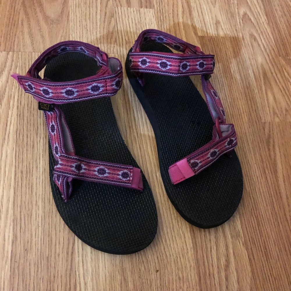 Teva Pink Universal Sandal Size Women's 8/Men 6-7